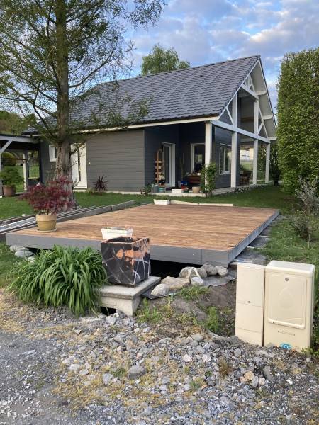  Maison en bois de plain-pied avec abri voiture végétalisé aux environs de Pau (64)